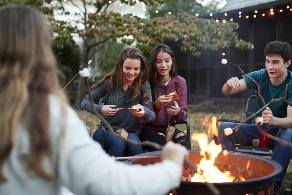 How To Plan The Perfect Fire Pit Party, What To Serve At A Fire Pit Party